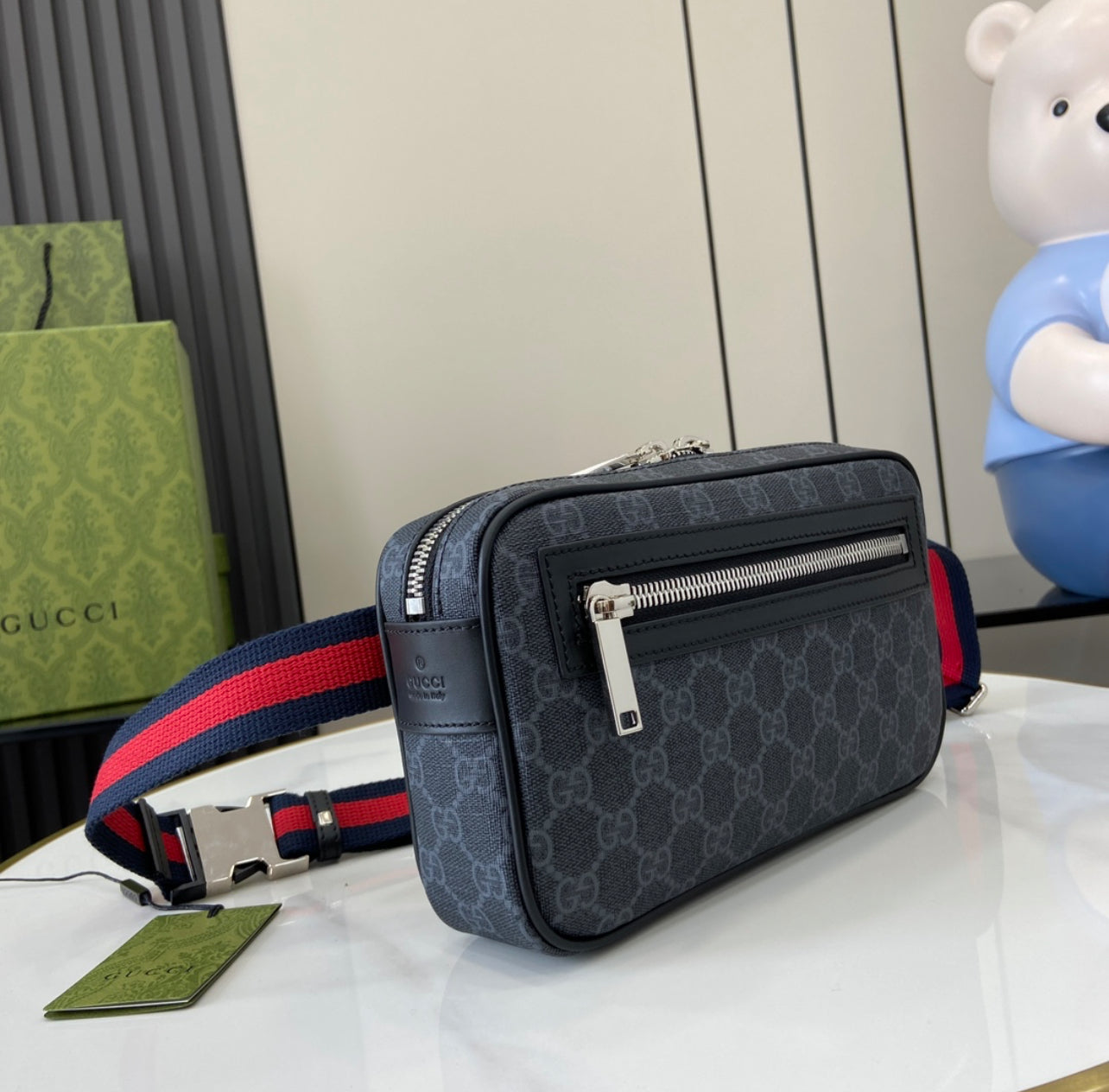 GUCCI GG Supreme Crossbody Sling Bag