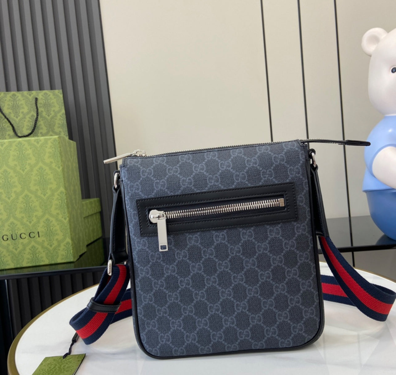 GUCCI GG Supreme Black Small Messenger Bag – Authentic Full Set