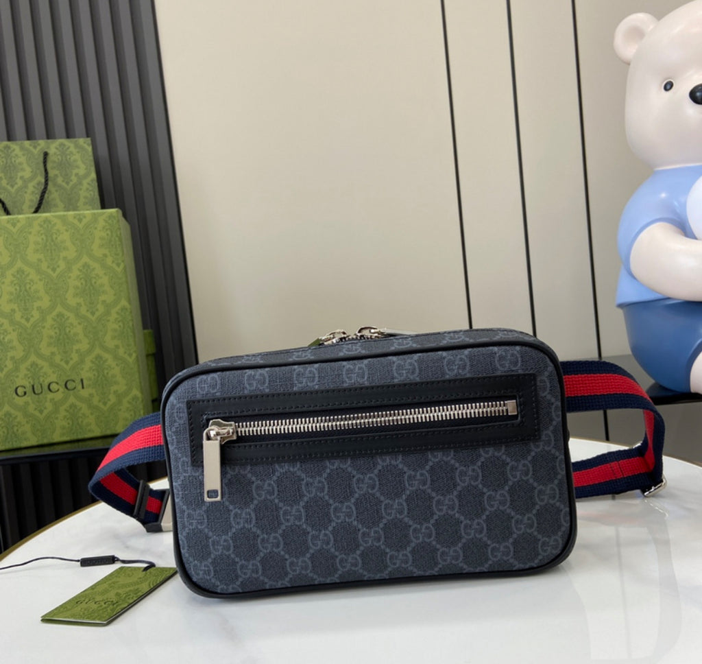 GUCCI GG Supreme Crossbody Sling Bag