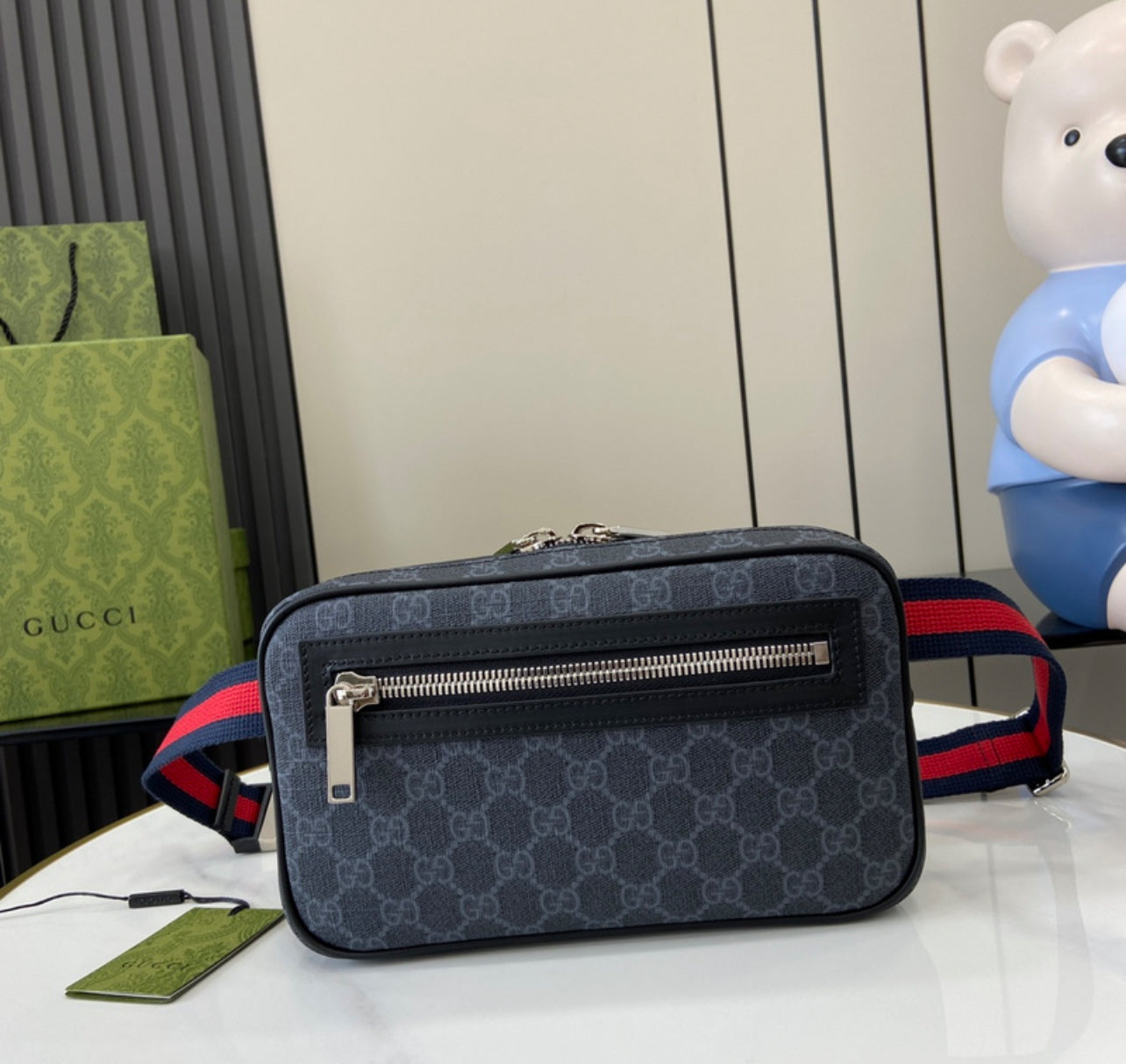 GUCCI GG Supreme Crossbody Sling Bag