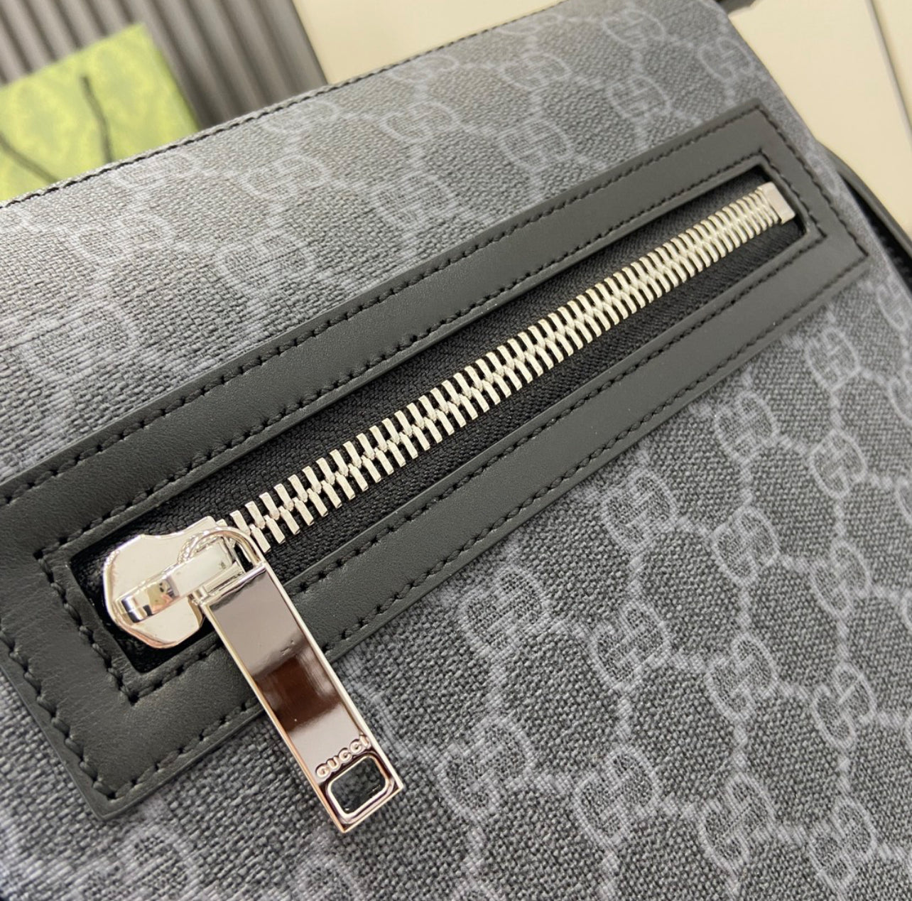 GUCCI GG Supreme Black Small Messenger Bag – Authentic Full Set