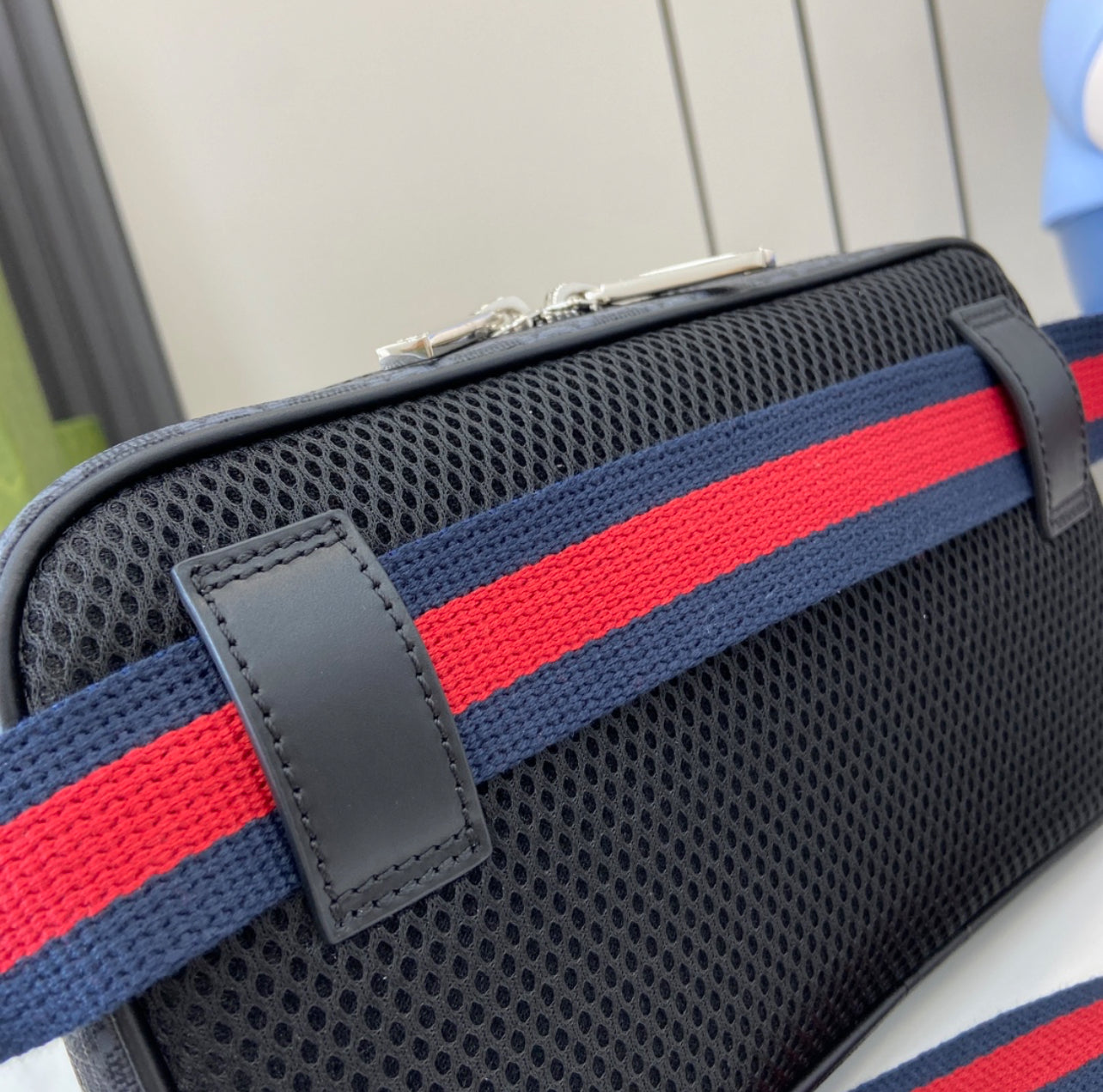 GUCCI GG Supreme Crossbody Sling Bag