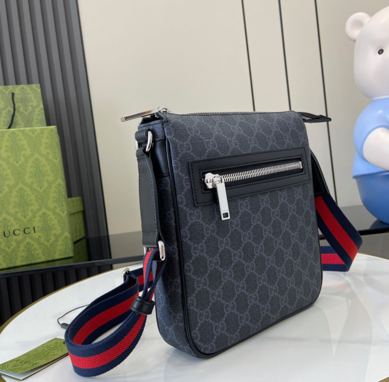 GUCCI GG Supreme Black Small Messenger Bag – Authentic Full Set