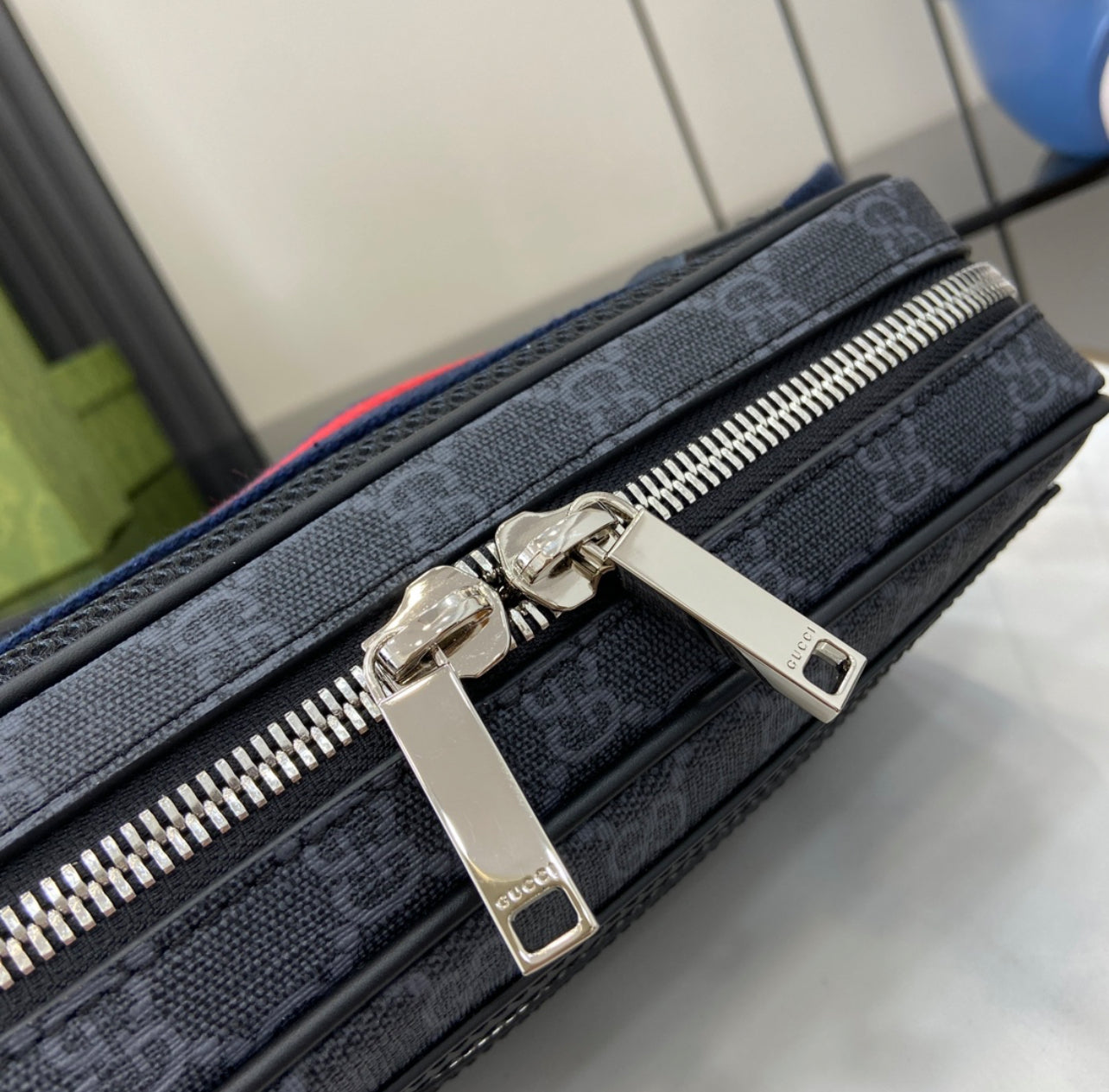 GUCCI GG Supreme Crossbody Sling Bag