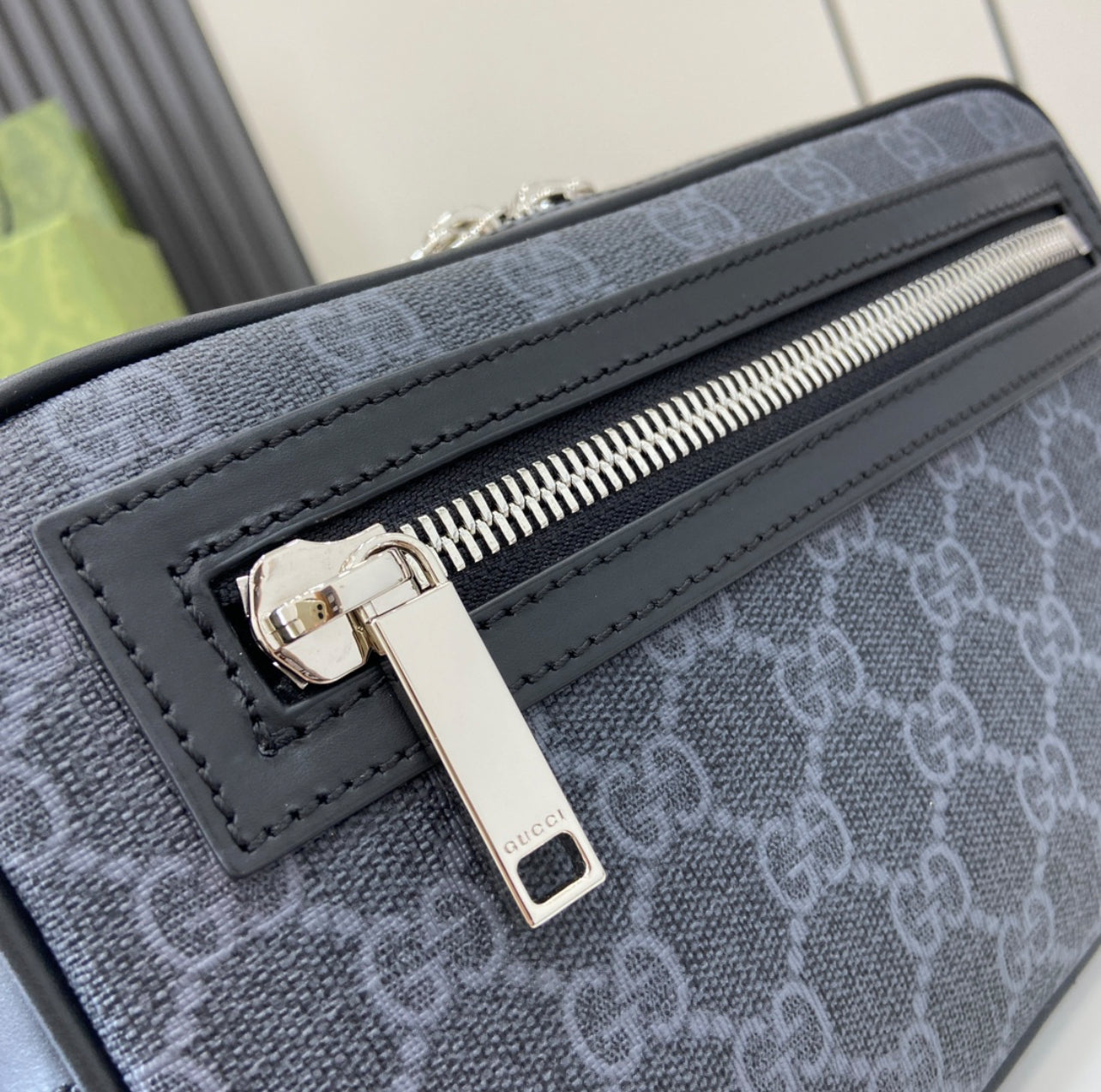 GUCCI GG Supreme Crossbody Sling Bag