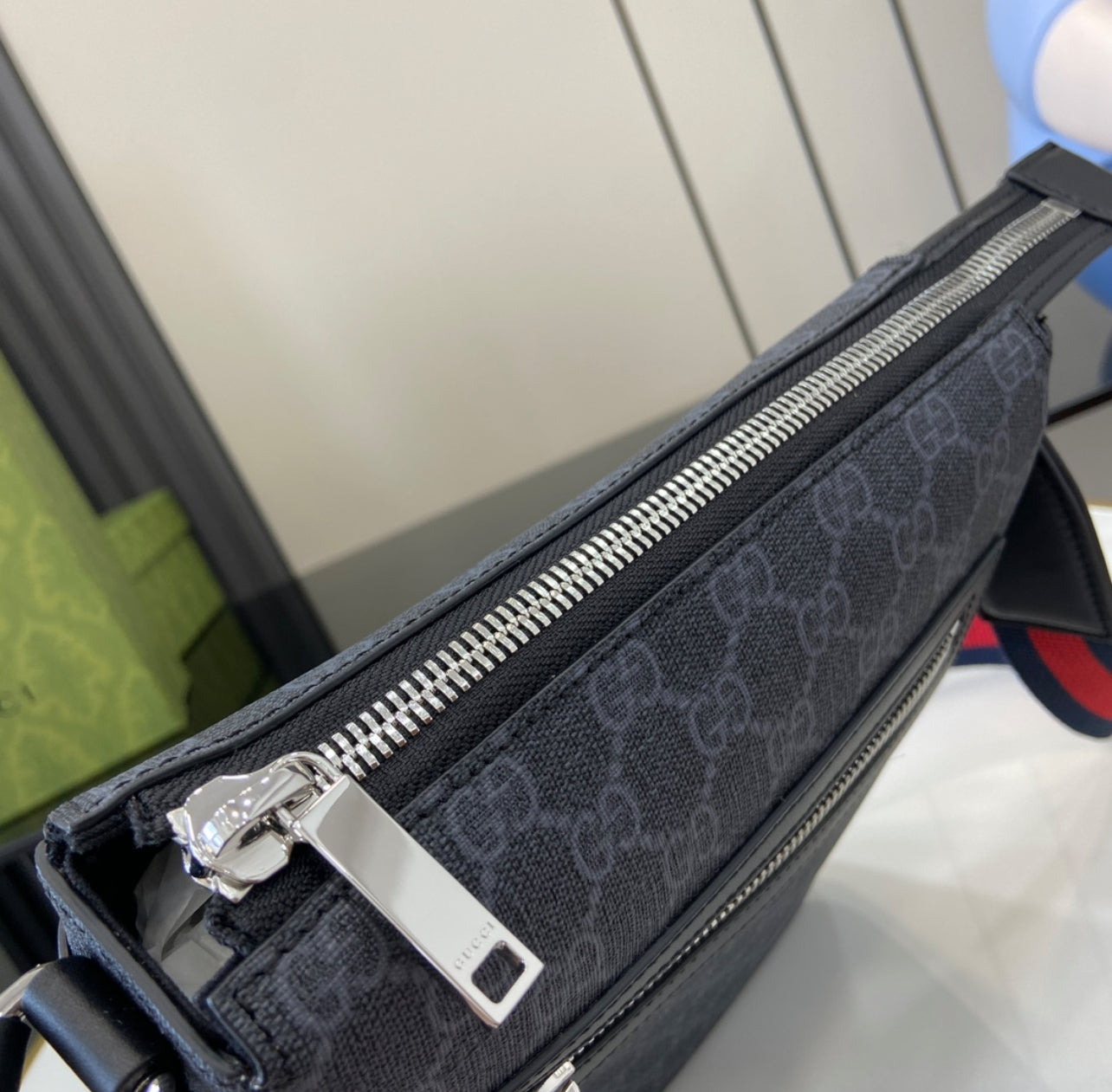 GUCCI GG Supreme Black Small Messenger Bag – Authentic Full Set