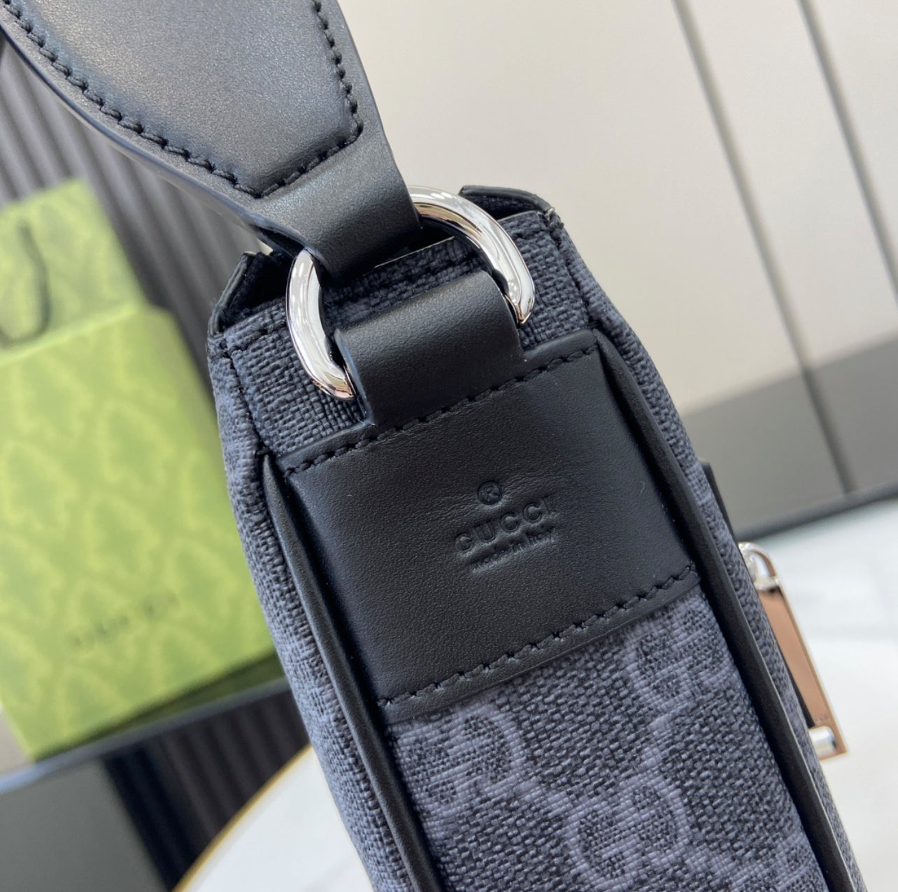 GUCCI GG Supreme Black Small Messenger Bag – Authentic Full Set