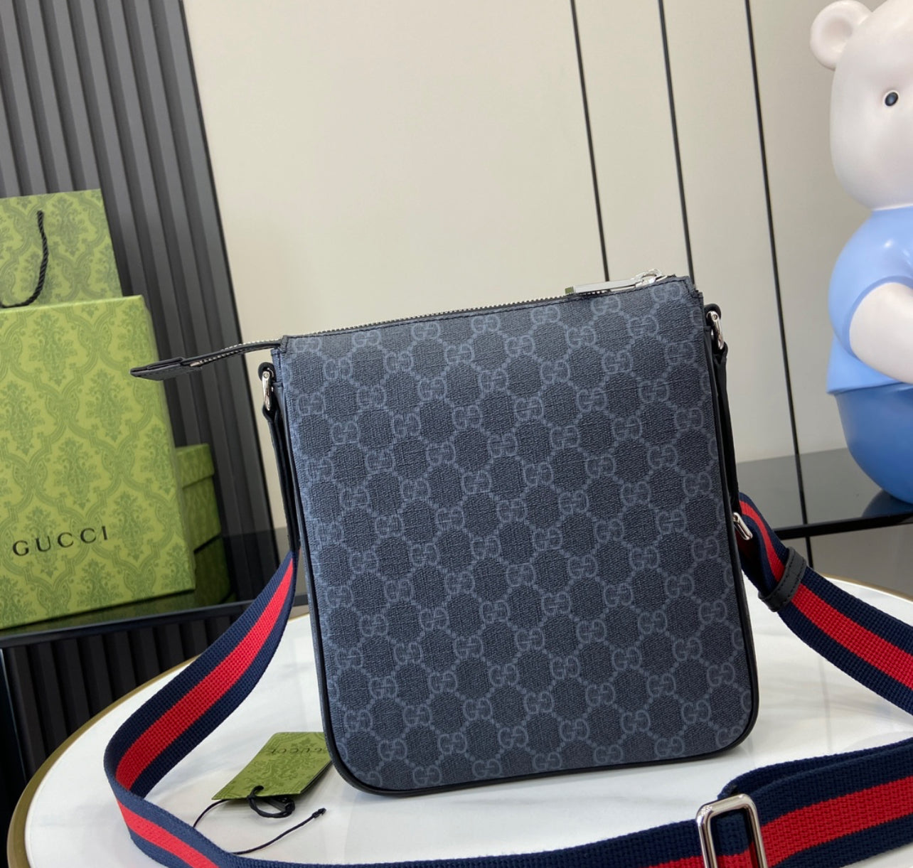 GUCCI GG Supreme Black Small Messenger Bag – Authentic Full Set