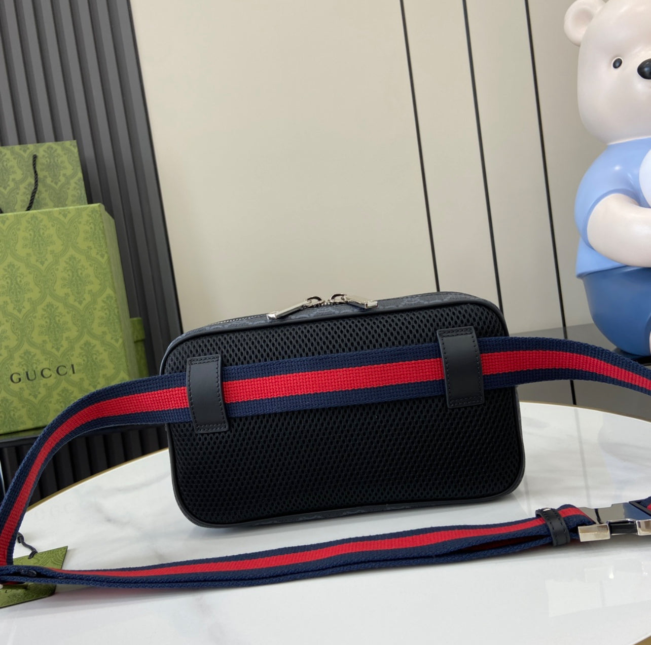 GUCCI GG Supreme Crossbody Sling Bag
