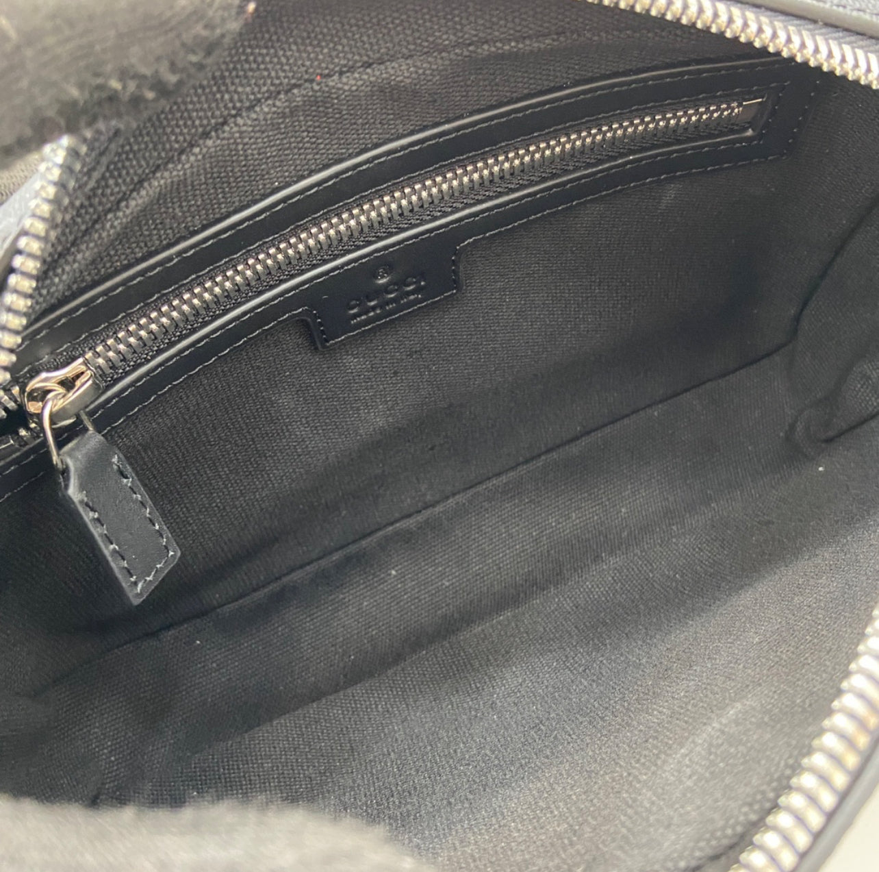 GUCCI GG Supreme Crossbody Sling Bag