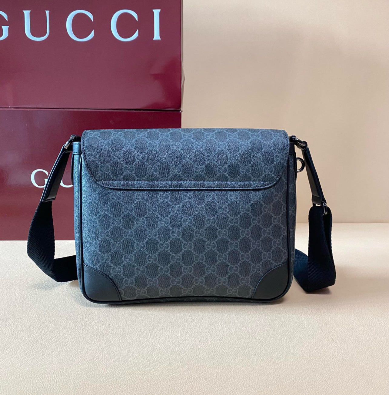 GUCCI GG Supreme Messenger Bag - Black Monogram