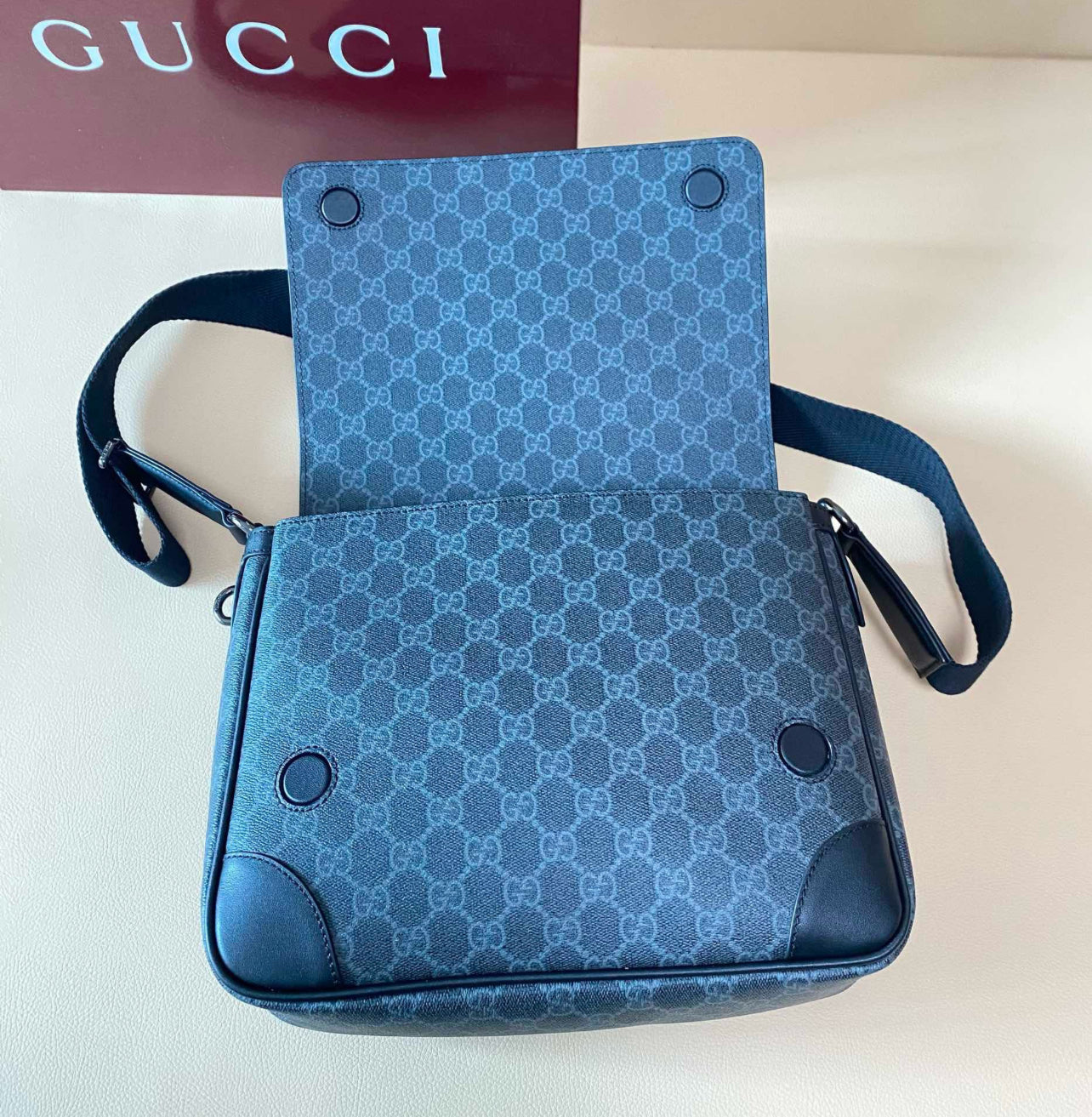 GUCCI GG Supreme Messenger Bag - Black Monogram