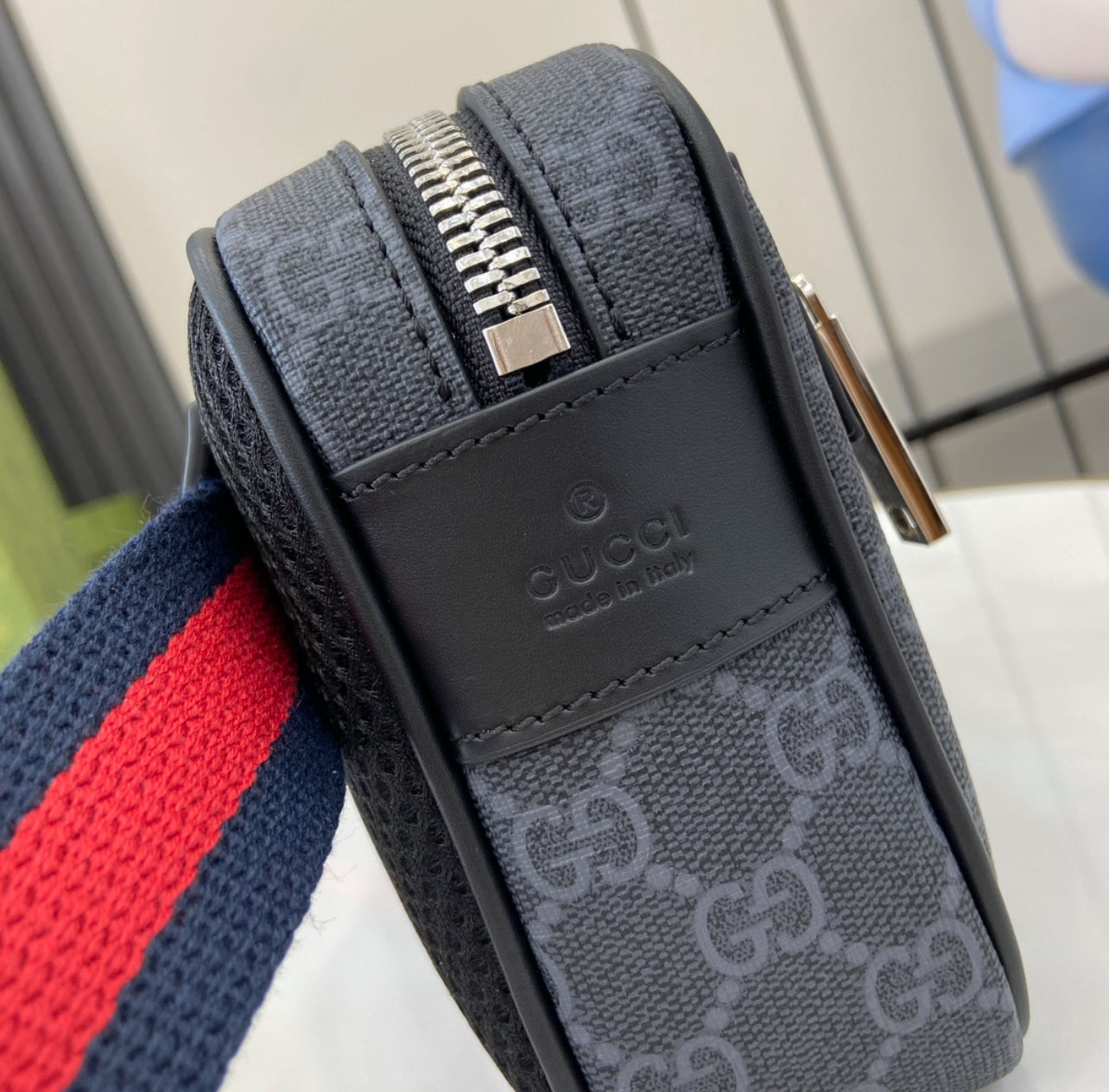 GUCCI GG Supreme Crossbody Sling Bag
