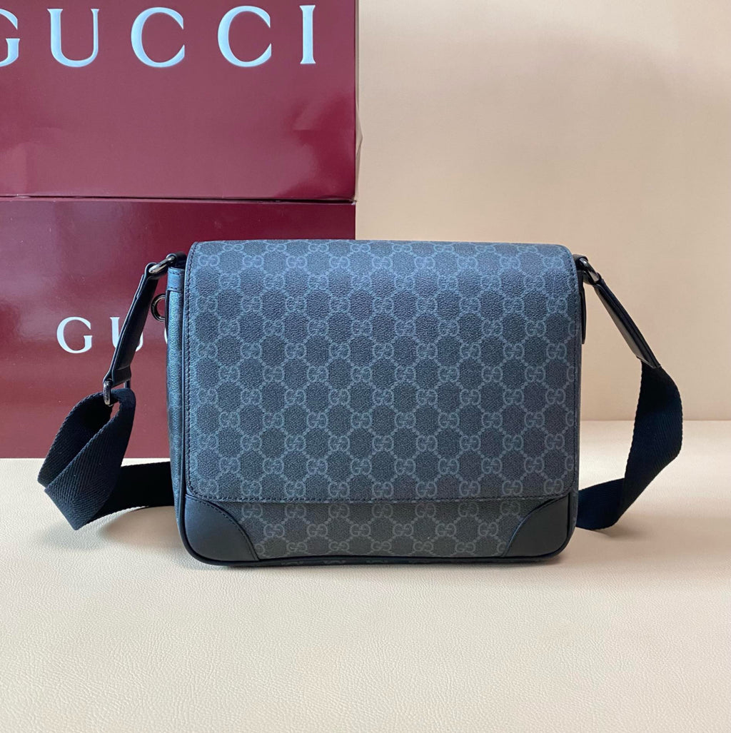 GUCCI GG Supreme Messenger Bag - Black Monogram
