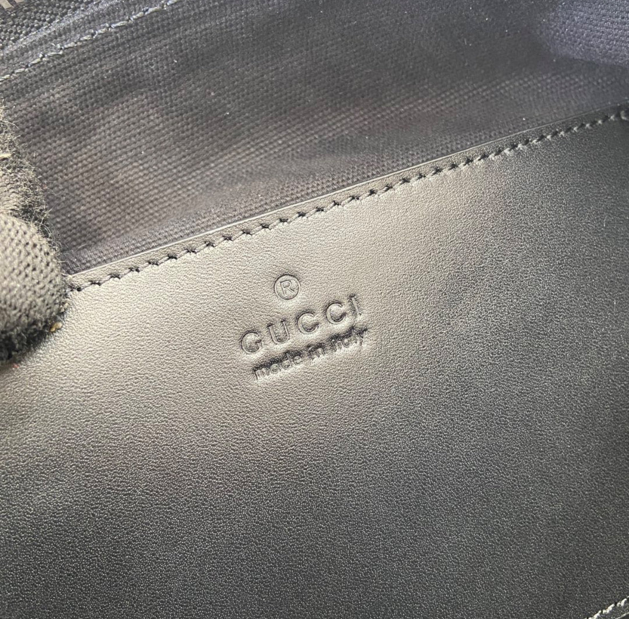 GUCCI GG Supreme Black Small Messenger Bag – Authentic Full Set