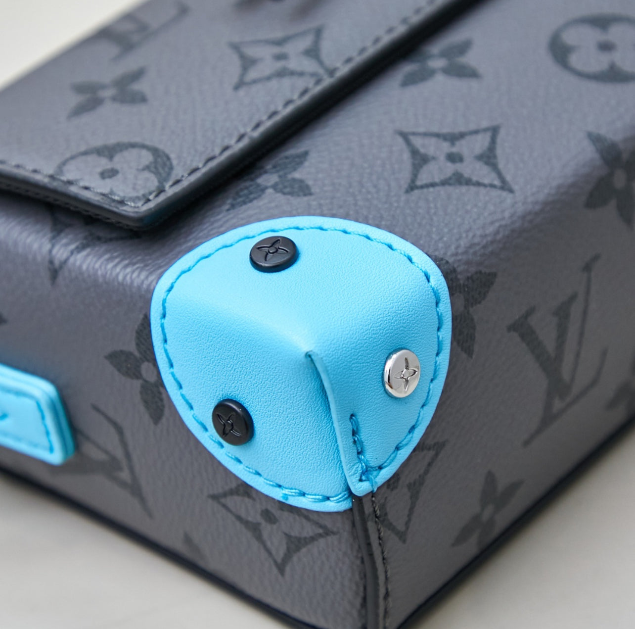 Louis Vuitton LV Aerogram Pilot Slingbag – Grey & Blue